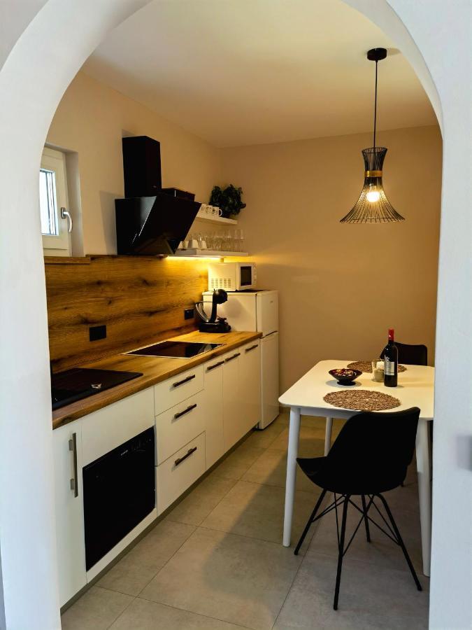 Stay In The Very Heart Of Porec - 50M To The Beach Kültér fotó