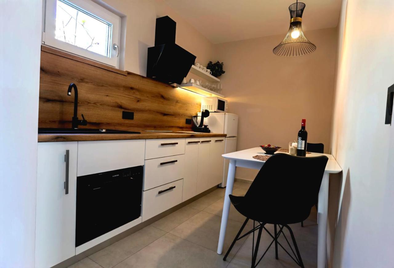Stay In The Very Heart Of Porec - 50M To The Beach Kültér fotó
