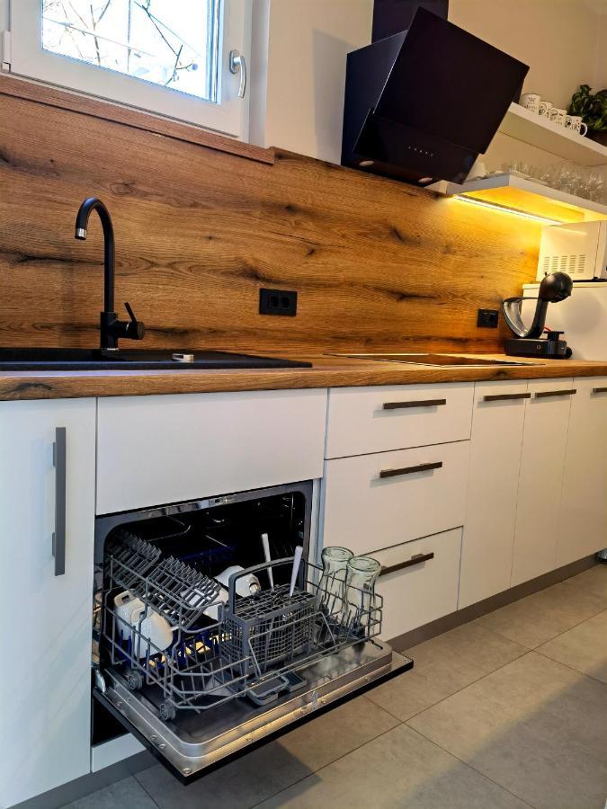 Stay In The Very Heart Of Porec - 50M To The Beach Kültér fotó